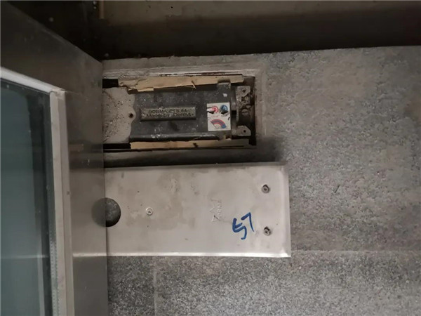 假冒多瑪凱拔地彈簧拉手，沒(méi)收罰款，保障用戶通行安全