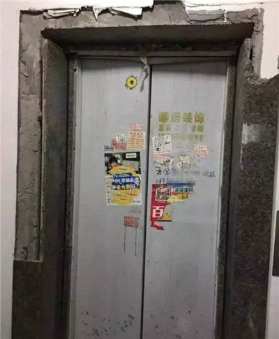 危險！千萬別再用身體擋電梯自動門了